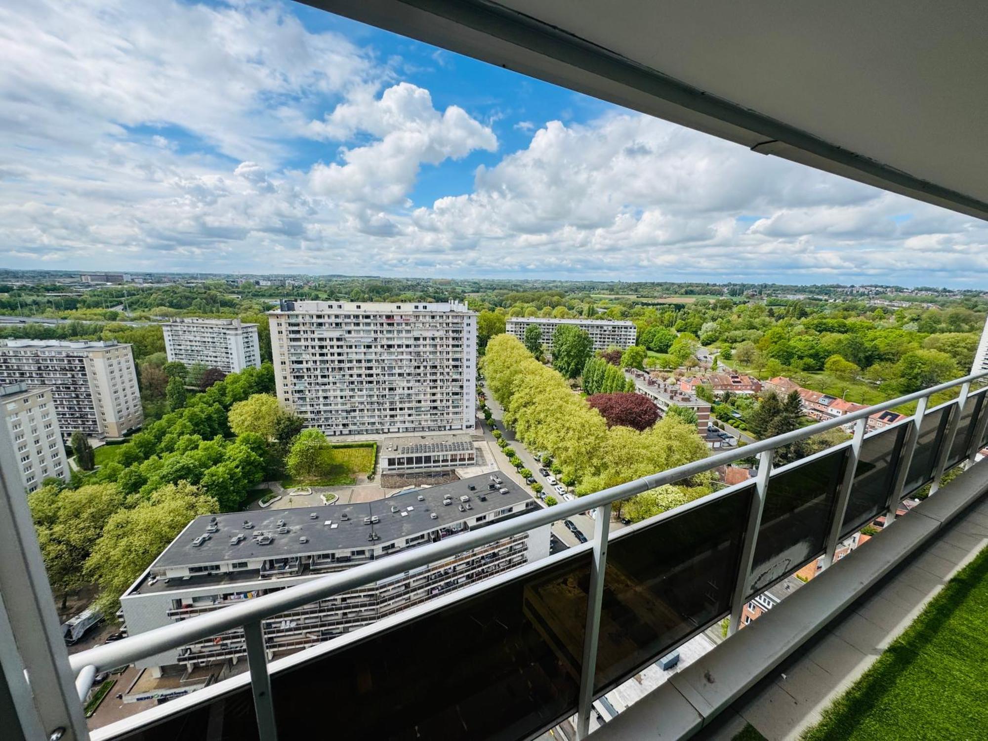 Appart Meuble 92M2 + 2 Terrasses - Brussels — Photos 2